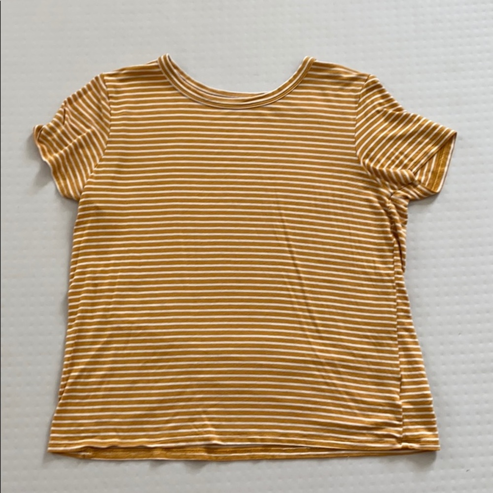 AMERICAN EAGLE- yellow and white stripped tee